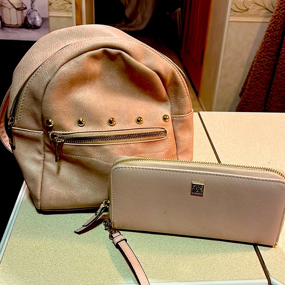 Pink backpack/purse with matching wallet - Picture 1 of 6